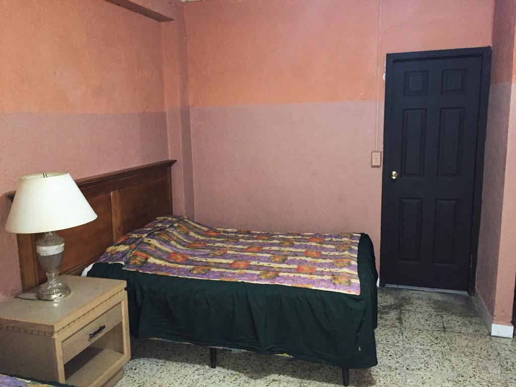 Hotel Guest House Inn San Pedro Sula Exterior photo